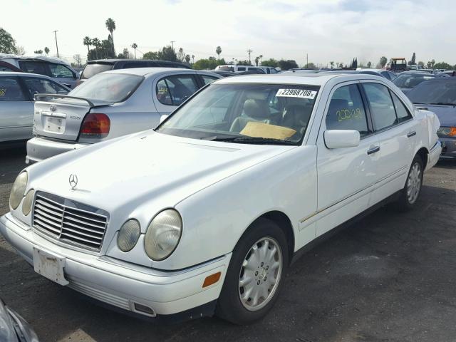 WDBJF65H5XA742157 - 1999 MERCEDES-BENZ E 320 WHITE photo 2