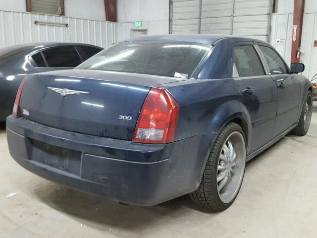 2C3JA43R25H103589 - 2005 CHRYSLER 300 BLUE photo 4