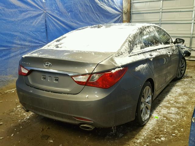 5NPEC4AC9CH352384 - 2012 HYUNDAI SONATA SE GRAY photo 4