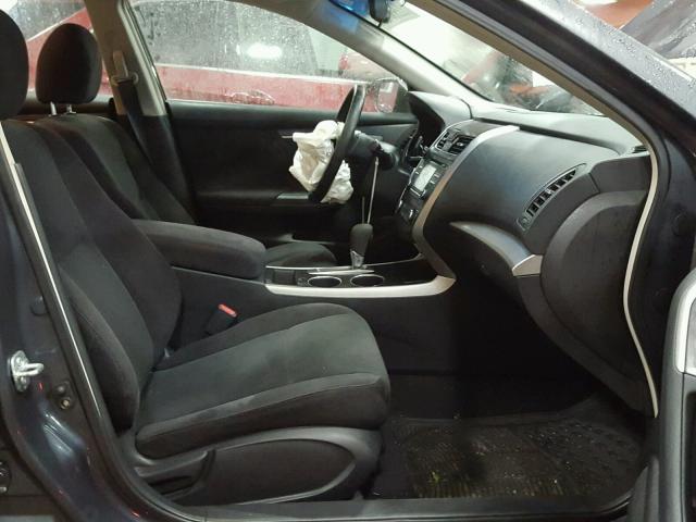 1N4AL3APXDC261011 - 2013 NISSAN ALTIMA 2.5 ნაცრისფერი ფოტო 5