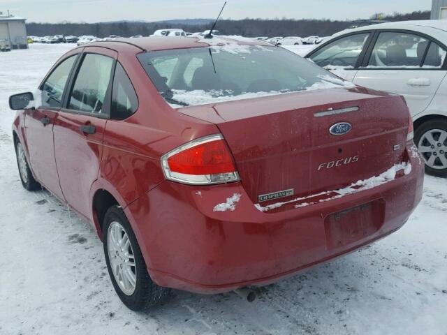 1FAHP35N99W125776 - 2009 FORD FOCUS SE RED photo 3