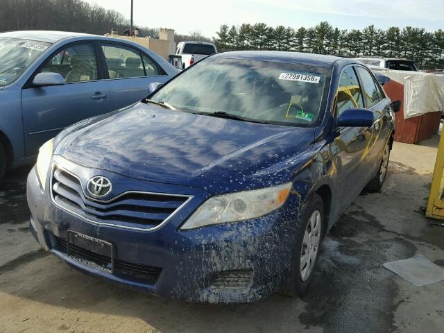 4T1BF3EK1AU569853 - 2010 TOYOTA CAMRY BASE BLUE photo 2