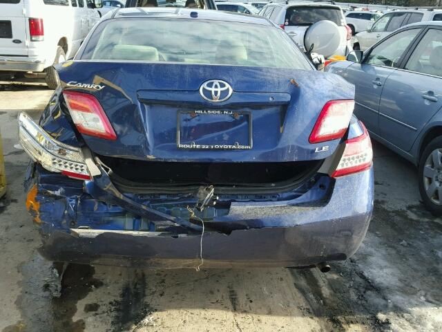 4T1BF3EK1AU569853 - 2010 TOYOTA CAMRY BASE BLUE photo 9