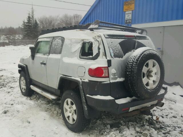 JTEBU11F670090251 - 2007 TOYOTA FJ CRUISER SILVER photo 3