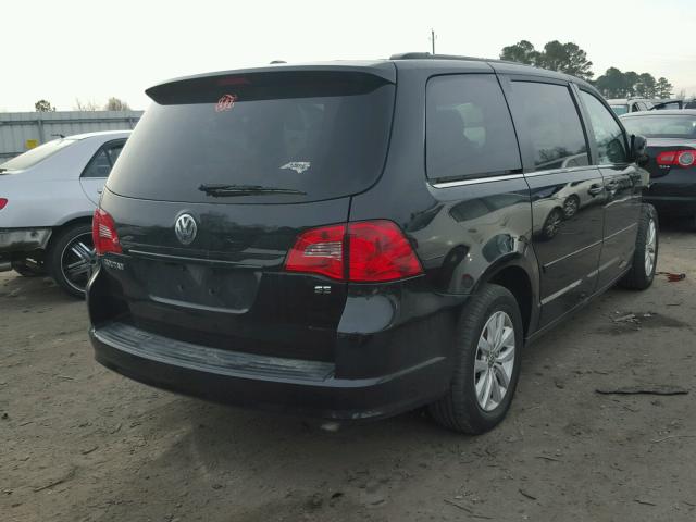 2C4RVABG2DR724700 - 2013 VOLKSWAGEN ROUTAN SE BLACK photo 4