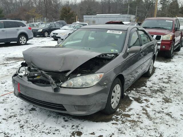 4T1BE30K65U941655 - 2005 TOYOTA CAMRY LE GRAY photo 2