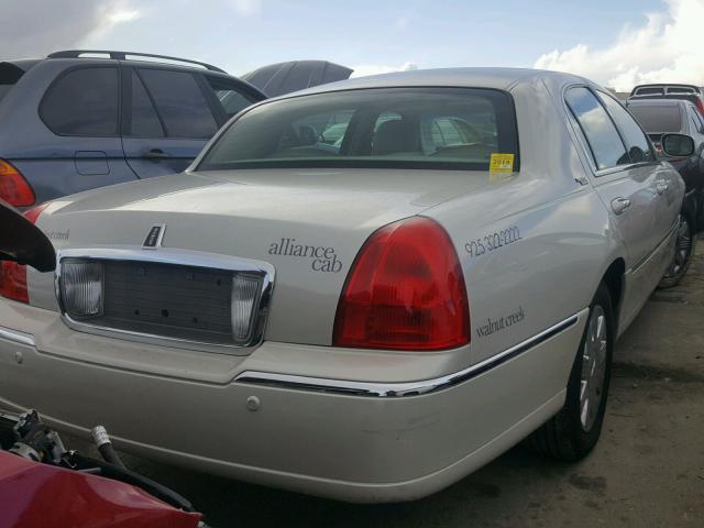 1LNHM82W95Y608322 - 2005 LINCOLN TOWN CAR S WHITE photo 4