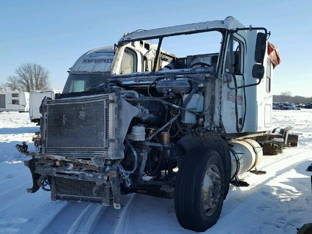 1FUJA6CG64DM90397 - 2004 FREIGHTLINER CONVENTION WHITE photo 2