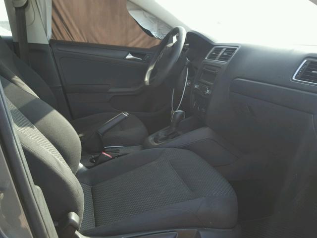 3VW2K7AJ5CM350578 - 2012 VOLKSWAGEN JETTA BASE 灰色 照片 5