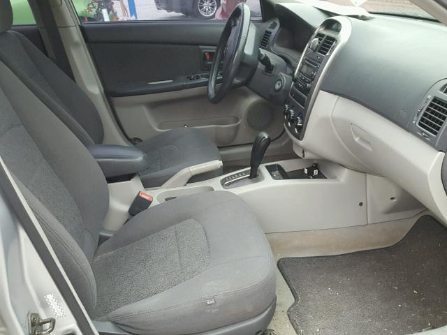 KNAFE161855113039 - 2005 KIA SPECTRA5 SILVER photo 5