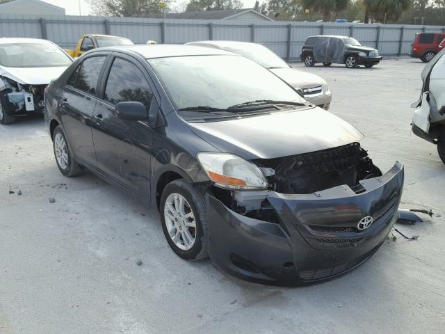 JTDBT923871045137 - 2007 TOYOTA YARIS GRAY photo 1