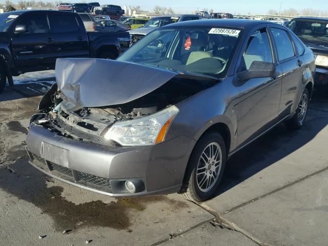 1FAHP3FN0AW292532 - 2010 FORD FOCUS SE GRAY photo 2