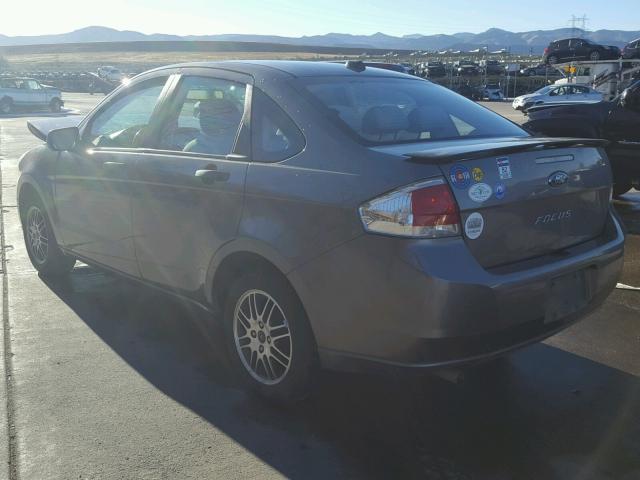 1FAHP3FN0AW292532 - 2010 FORD FOCUS SE GRAY photo 3