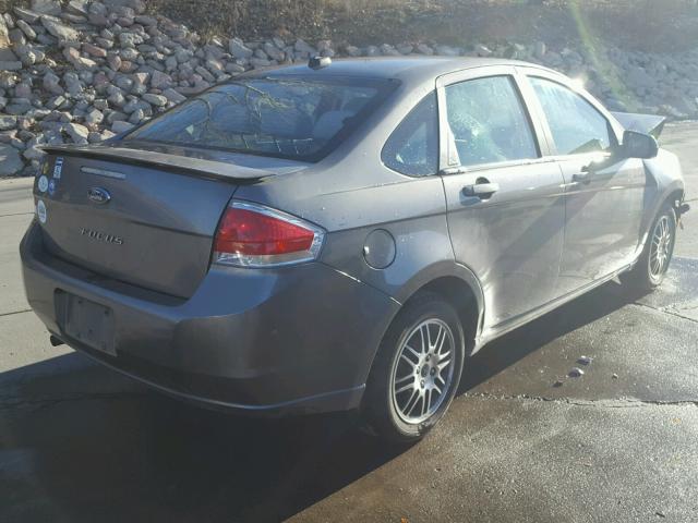 1FAHP3FN0AW292532 - 2010 FORD FOCUS SE GRAY photo 4