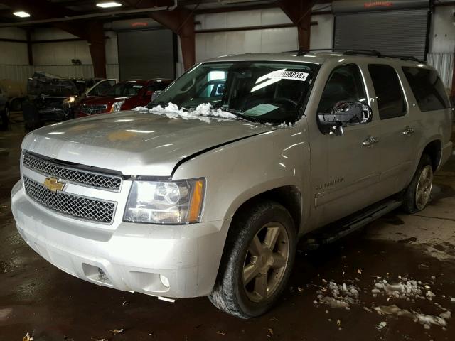 1GNUKKE33AR221056 - 2010 CHEVROLET SUBURBAN K SILVER photo 2