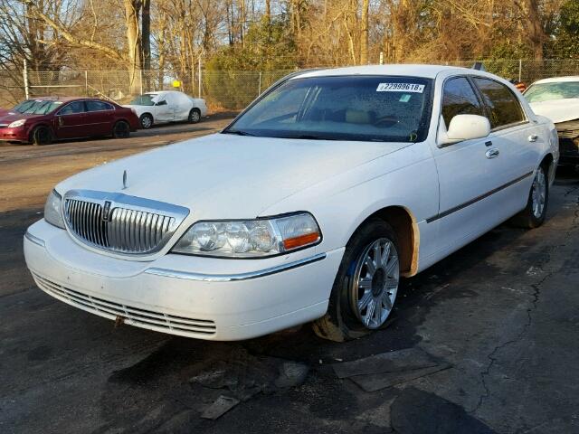 2LNHM82W58X654251 - 2008 LINCOLN TOWN CAR S WHITE photo 2