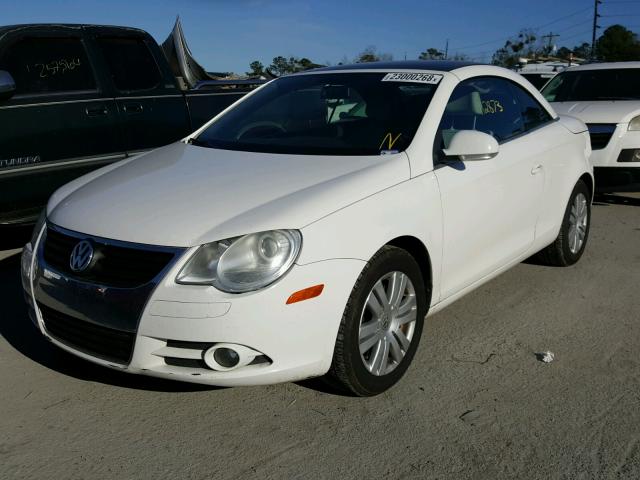 WVWBA71F98V051643 - 2008 VOLKSWAGEN EOS TURBO WHITE photo 2