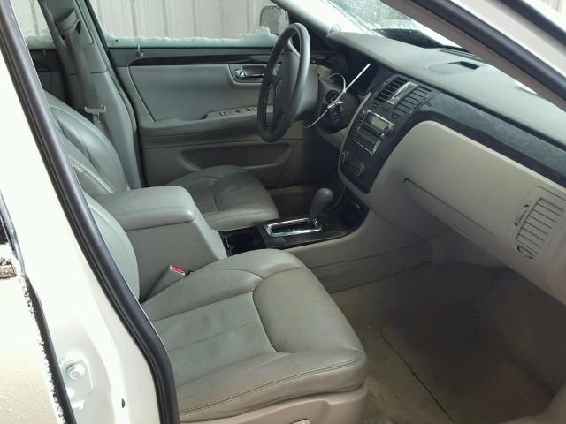 1G6KD57Y99U103240 - 2009 CADILLAC DTS CREAM photo 5