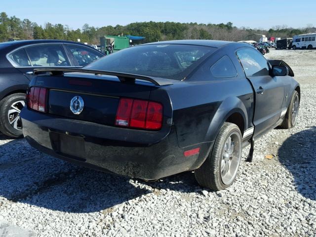 1ZVFT80NX75289992 - 2007 FORD MUSTANG BLACK photo 4