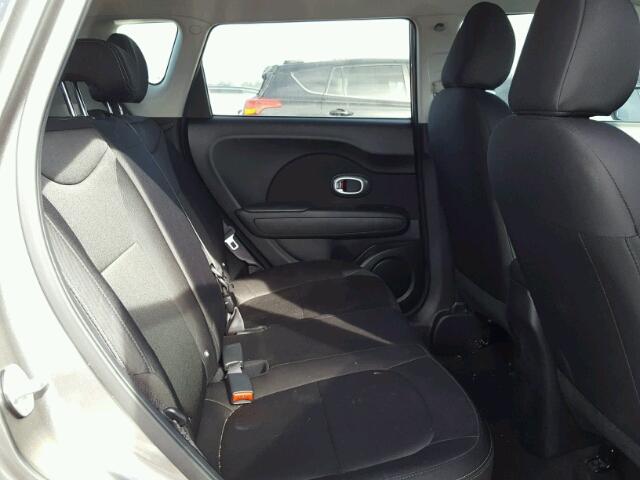 KNDJN2A2XG7301412 - 2016 KIA SOUL GRAY photo 6