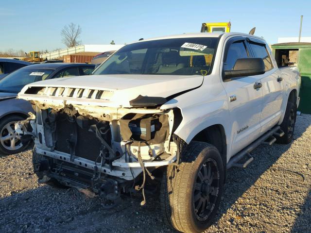 5TFDW5F11EX355139 - 2014 TOYOTA TUNDRA CRE WHITE photo 2