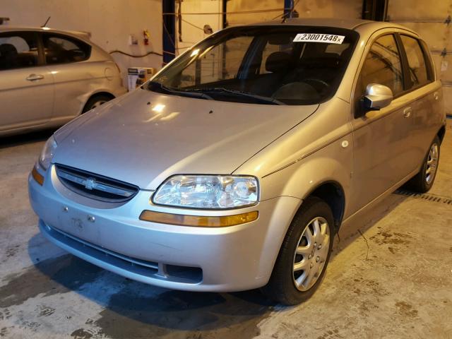 KL1TD66678B150923 - 2008 CHEVROLET AVEO BASE SILVER photo 2