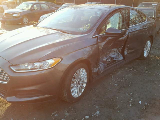 3FA6P0UU6GR242942 - 2016 FORD FUSION S H GRAY photo 9