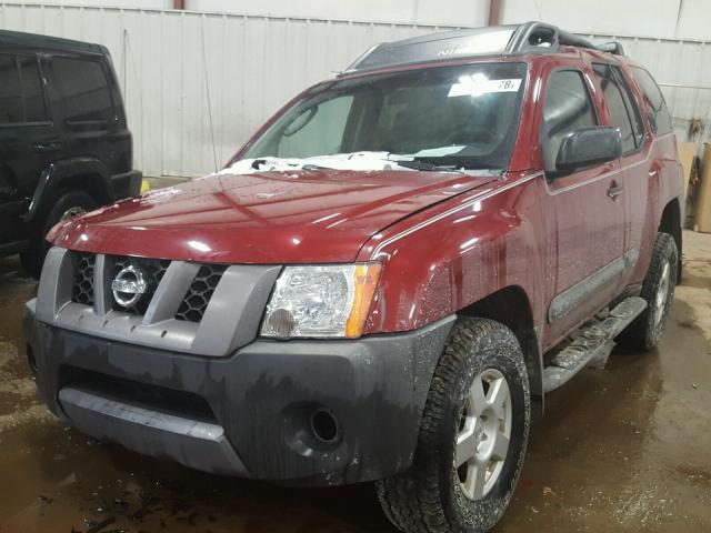 5N1AN08W75C606797 - 2005 NISSAN XTERRA OFF BURGUNDY photo 2