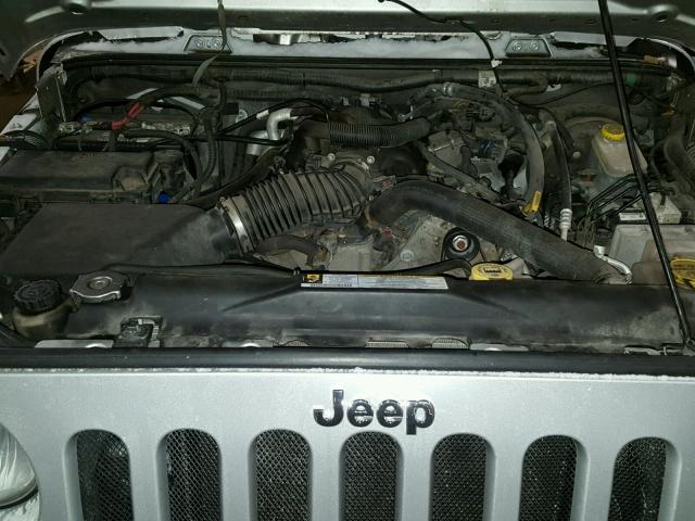 1J4GA39109L760914 - 2009 JEEP WRANGLER U SILVER photo 7