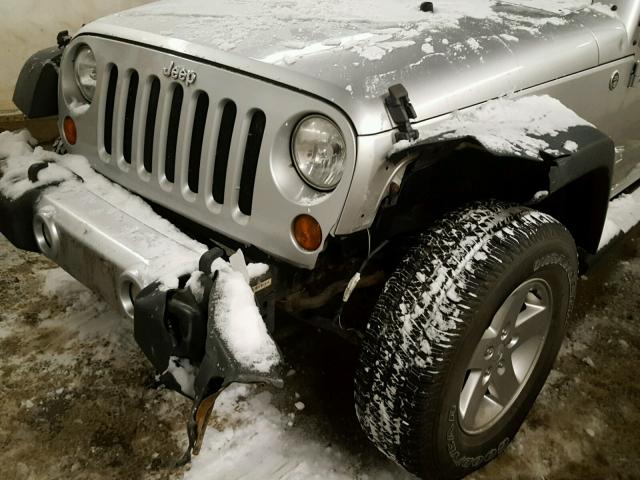 1J4GA39109L760914 - 2009 JEEP WRANGLER U SILVER photo 9