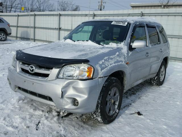 4F2CZ96165KM16475 - 2005 MAZDA TRIBUTE S SILVER photo 2