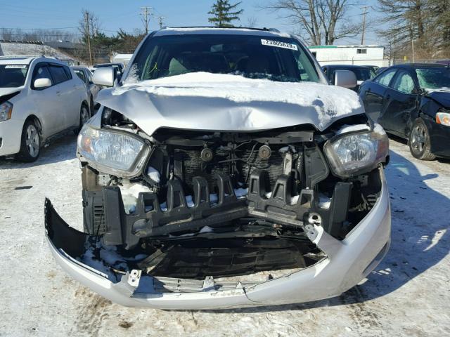 JTEEW44A892030696 - 2009 TOYOTA HIGHLANDER SILVER photo 9