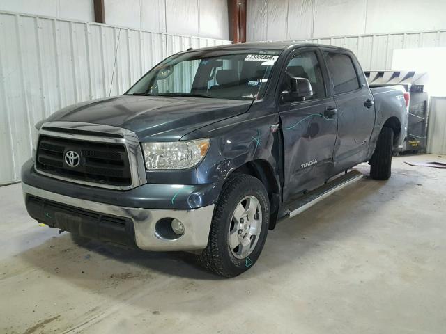 5TFEY5F10AX087340 - 2010 TOYOTA TUNDRA CRE BLUE photo 2