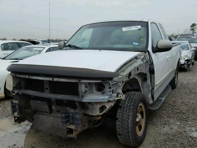 1FTRX17W9YNB85859 - 2000 FORD F150 WHITE photo 2