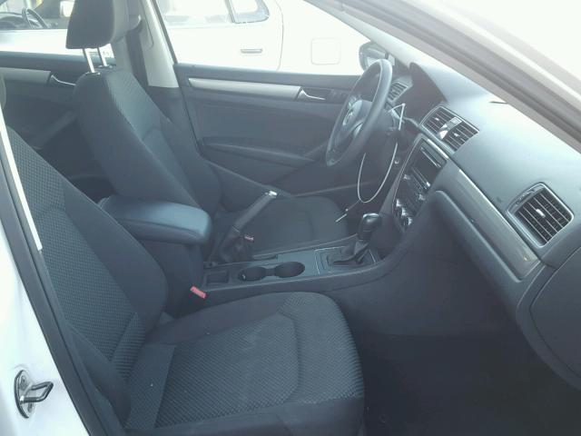 1VWAP7A30CC081793 - 2012 VOLKSWAGEN PASSAT S أبيض صورة 5