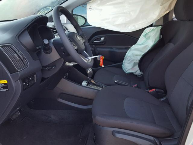 KNADM4A33G6634140 - 2016 KIA RIO LX Արծաթագույն լուսանկար 5
