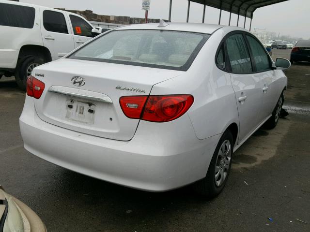 KMHDU4AD4AU955453 - 2010 HYUNDAI ELANTRA BL WHITE photo 4