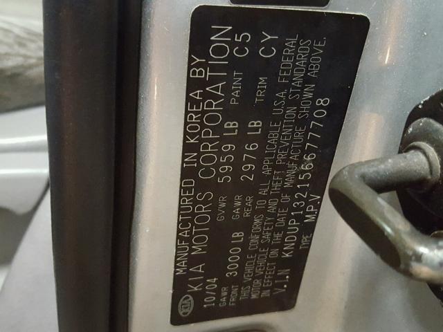 KNDUP132156677708 - 2005 KIA SEDONA EX SILVER photo 10