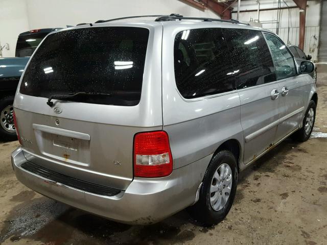 KNDUP132156677708 - 2005 KIA SEDONA EX SILVER photo 4