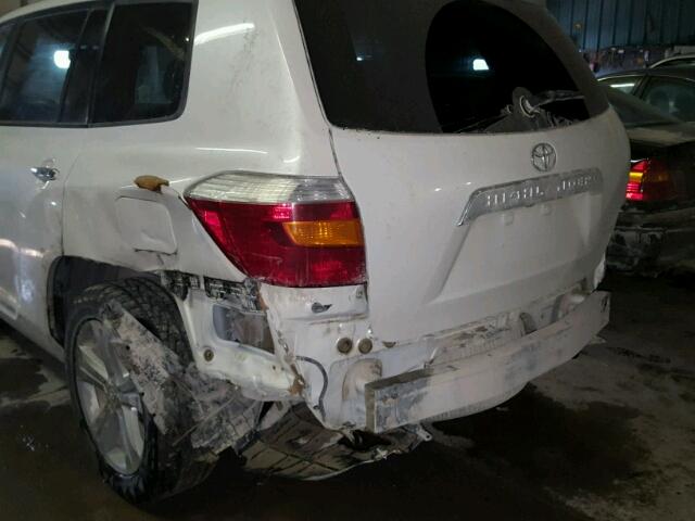 5TDDK3EH9AS015655 - 2010 TOYOTA HIGHLANDER WHITE photo 9