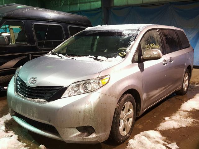 5TDZK3DC8BS148002 - 2011 TOYOTA SIENNA BAS GRAY photo 2