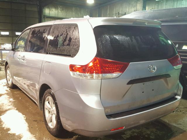 5TDZK3DC8BS148002 - 2011 TOYOTA SIENNA BAS GRAY photo 3