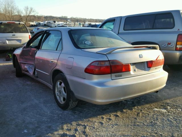 1HGCG565XXA086609 - 1999 HONDA ACCORD EX SILVER photo 3