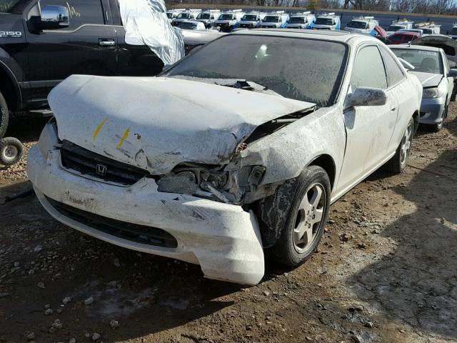 1HGCG225XWA034142 - 1998 HONDA ACCORD EX WHITE photo 2