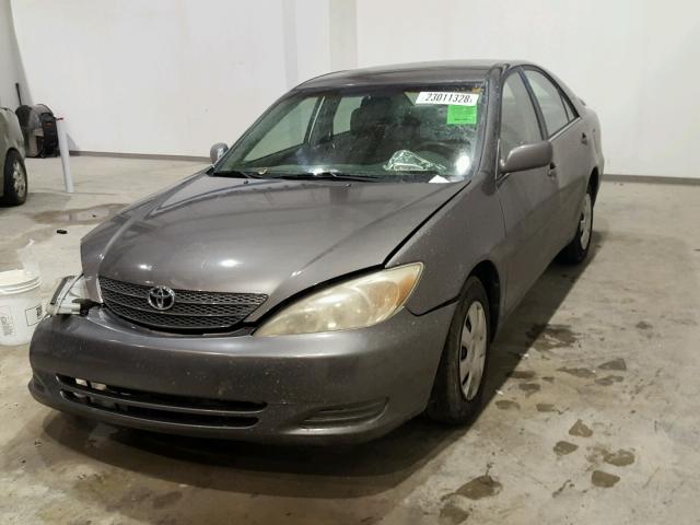 4T1BE32K04U795703 - 2004 TOYOTA CAMRY LE GRAY photo 2