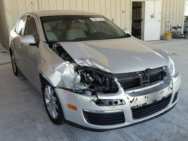 3VWRX7AJ2AM024055 - 2010 VOLKSWAGEN JETTA SE SILVER photo 1