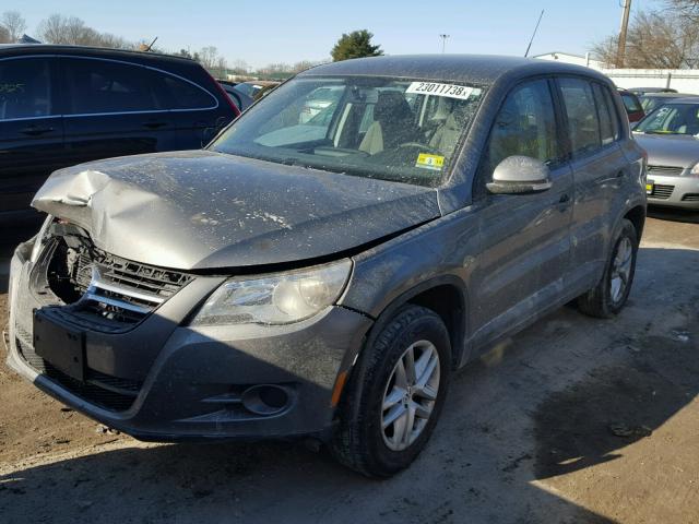 WVGAV7AXXBW502150 - 2011 VOLKSWAGEN TIGUAN S GRAY photo 2