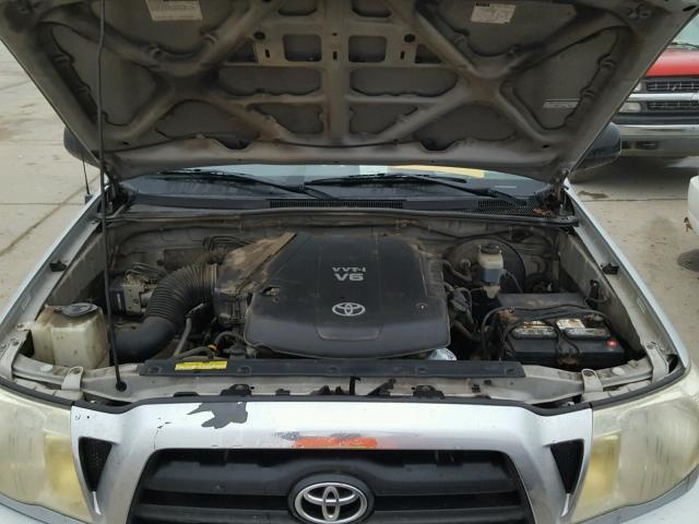 5TEJU62N95Z116602 - 2005 TOYOTA TACOMA DOU SILVER photo 7