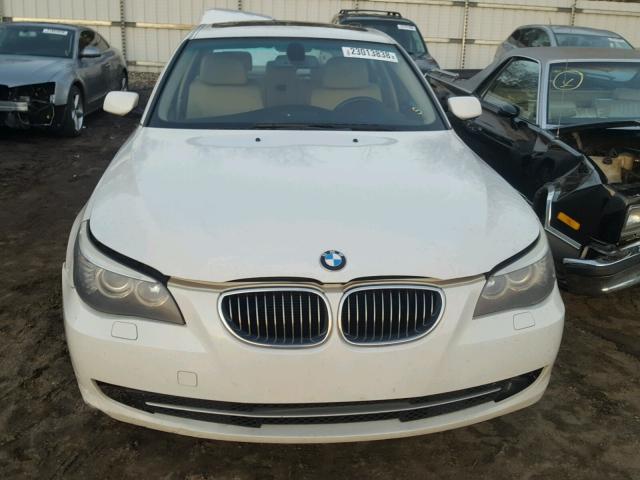 WBANU53579C119431 - 2009 BMW 528 I WHITE photo 9