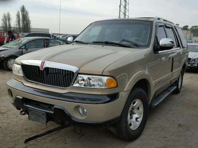 5LMPU28L9WLJ29299 - 1998 LINCOLN NAVIGATOR TAN photo 2